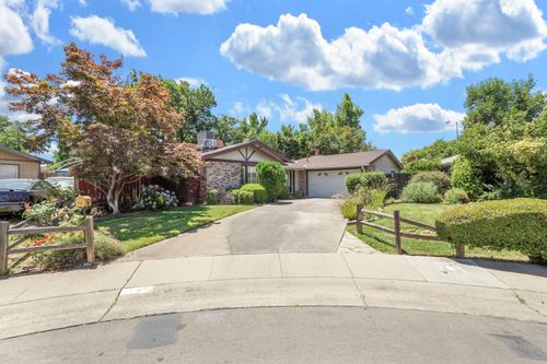 14 Honey Bee Court, Sacramento, CA, 95826 | Card Image