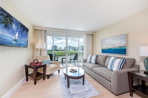 724-2670 E Sunrise Blvd, Fort Lauderdale, FL, 33304-3206 | Card Image