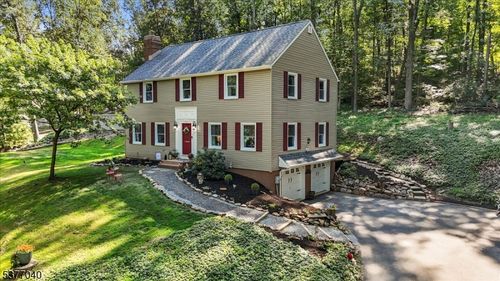 104 Fox Run Rd, Stewartsville, NJ, 08886-2661 | Card Image