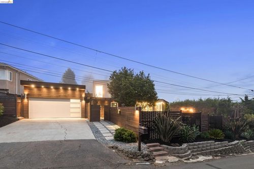5800 Saint Paul Ct, Oakland, CA, 94618-2648 | Card Image