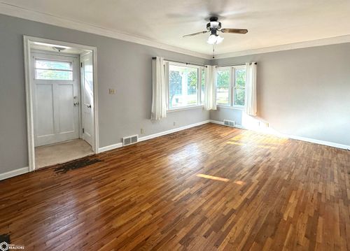 306 School St, Iowa Falls, IA, 50126-1824 | Card Image