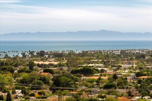 5 Las Alturas Rd, SANTA BARBARA, CA, 93103-2171 | Card Image