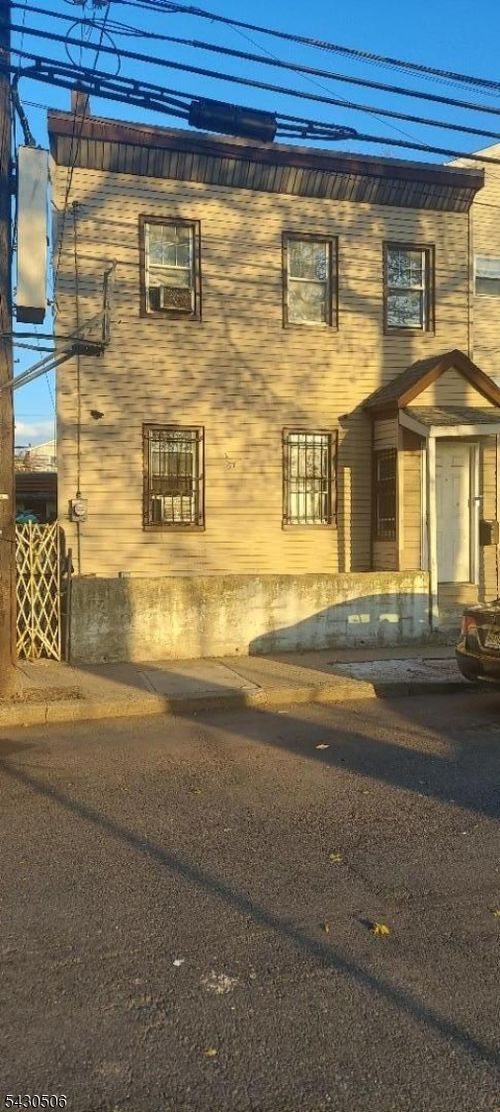 10 Duryea St, Newark, NJ, 07103-2812 | Card Image