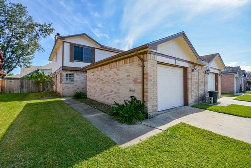 516 Birdsong Dr, League City, TX, 77573-2548 | Card Image