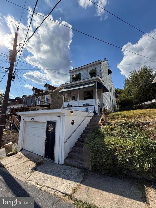 326 E Race St, POTTSVILLE, PA, 17901-2626 | Card Image