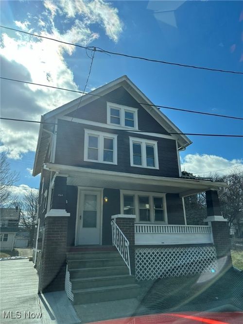 864 Forrest Dr, Akron, OH, 44306-1138 | Card Image