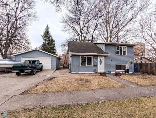 909 4th Ave N, Moorhead, MN, 56560-2072 | Card Image