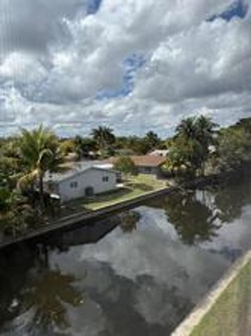 3a-111 Royal Park Dr, Oakland Park, FL, 33309-5841 | Card Image