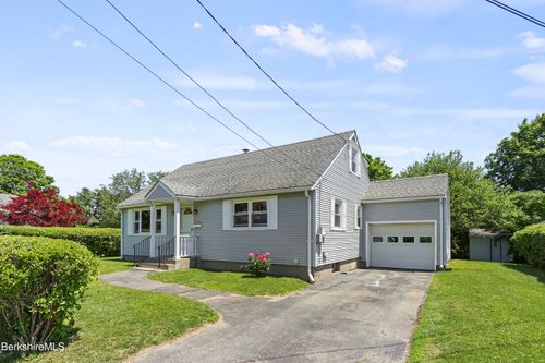 28 Calumet St, Pittsfield, MA, 01201-2506 | Card Image