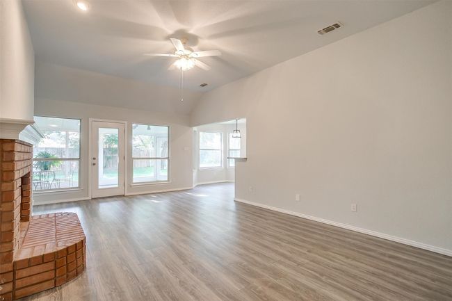 692 High Crest Dr, House other with 3 bedrooms, 2 bathrooms and null parking in Azle TX | Image 9