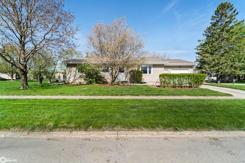914 S 12th St, Nevada, IA, 50201-2719 | Card Image