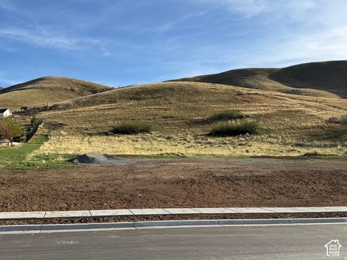 585 Berkshire, Tooele, UT, 84074-3186 | Card Image