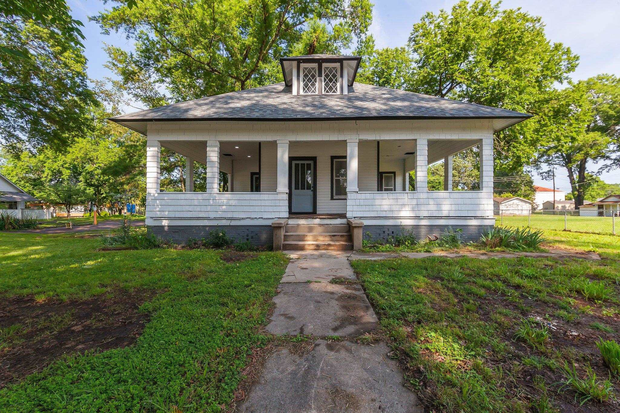 Massachusetts St, Jackson, TN 38301