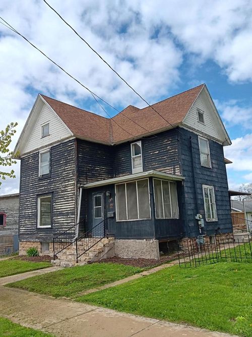 122 W Church St, Columbus, WI, 53925-1503 | Card Image