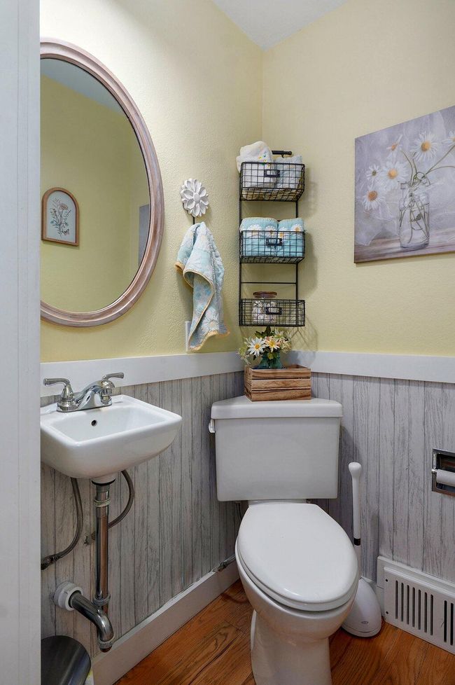 1/2 Bathrooms | Image 35