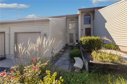 130 Lookout Cir, Syracuse, NY, 13209-9661 | Card Image