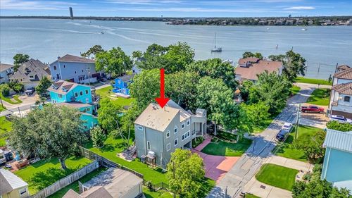 112 Oak Rd, Clear Lake Shores, TX, 77565-2323 | Card Image