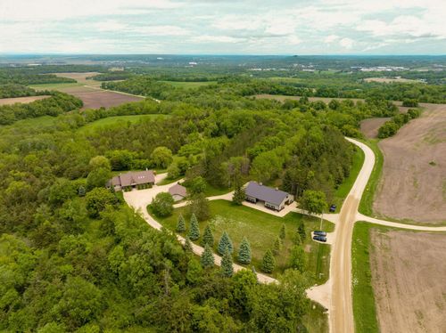 32875 Stanton Trl, Cannon Falls, MN, 55009-7326 | Card Image