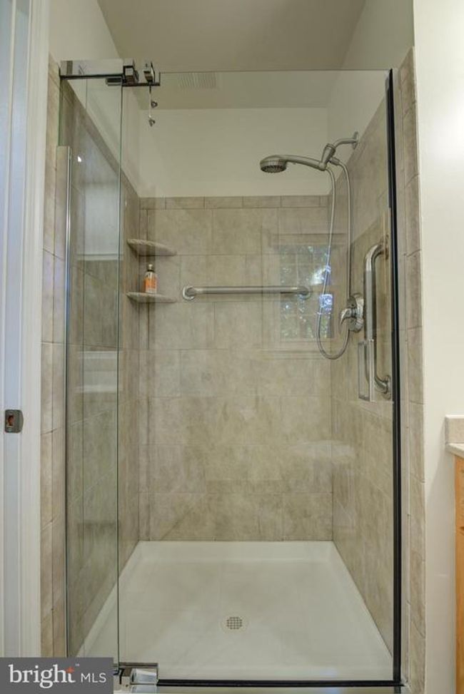 5901 Boothe Dr, House other with 4 bedrooms, 4 bathrooms and null parking in BURKE VA | Image 22