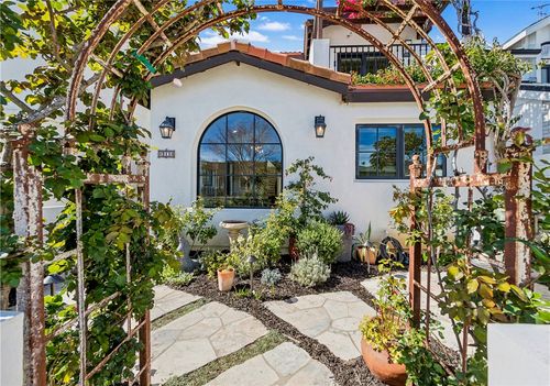 311 16th St, Seal Beach, CA, 90740-6516 | Card Image