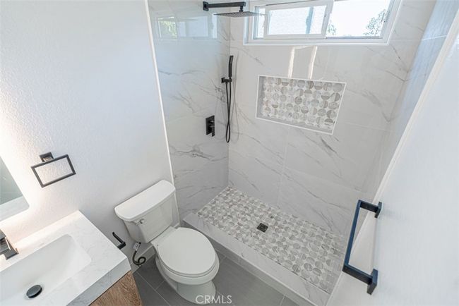 Master bathroom upstairs | Image 42