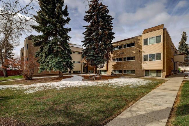 237 - 8239 Elbow Drive Sw, Home with 2 bedrooms, 1 bathrooms and 1 parking in Calgary AB | Image 27