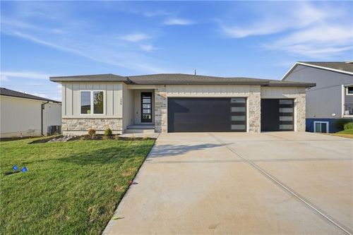 1226 Larkspur Pl, Raymore, MO, 64083 | Card Image