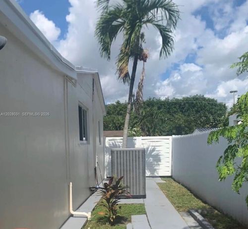 b-570 W 46th Pl, Hialeah, FL, 33012 | Card Image