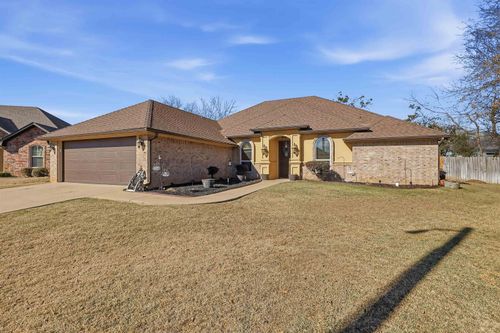 907 Woodridge Cir, Longview, TX, 75601-8730 | Card Image