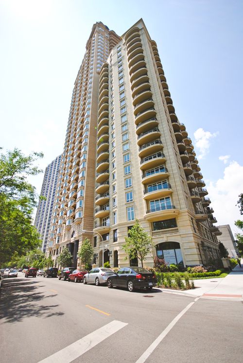 n803-2550 Lakeview Ave, Chicago, IL, 60614-8189 | Card Image