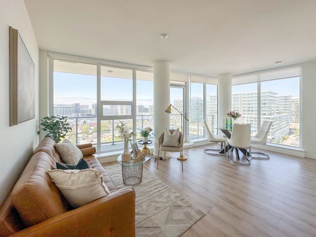 Sunroom / solarium with a city view | Image 5