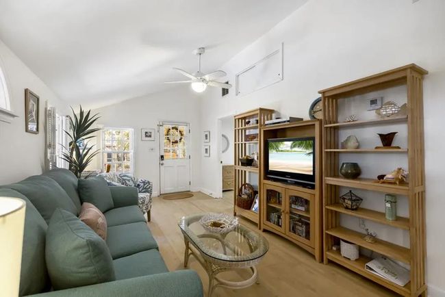 758 5 Th St, House other with 2 bedrooms, 2 bathrooms and 1 parking in CEDAR KEY FL | Image 9
