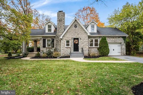 100 N Saint Johns Dr, CAMP HILL, PA, 17011-1931 | Card Image