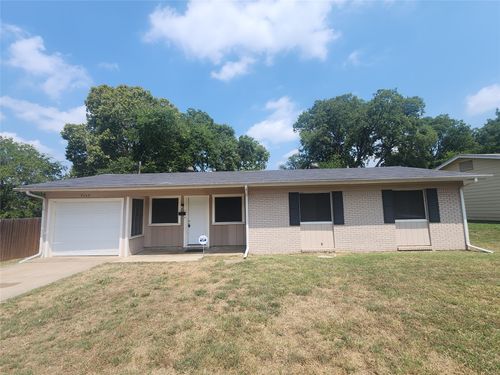 7359 Hightower St, Fort Worth, TX, 76112-5812 | Card Image