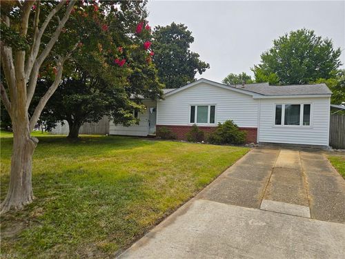 4721 Lonewillow Ln, Virginia Beach, VA, 23455-5422 | Card Image