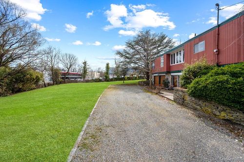 11 Valley View Rd, Great Neck, NY, 11021-3917 | Card Image