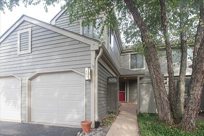 1181 - 410 White Oak Lane, Condo with 2 bedrooms, 2 bathrooms and 2 parking in Lake Barrington IL | Image 2