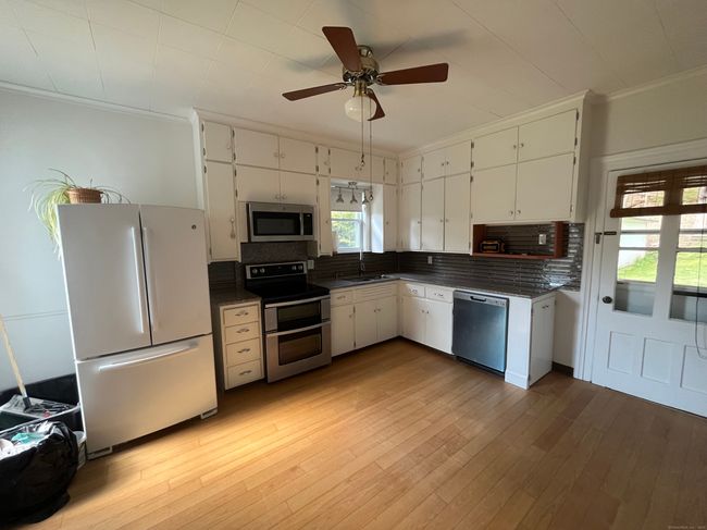 45 Grove St, Home with 2 bedrooms, 1 bathrooms and 2 parking in Thomaston CT | Image 8