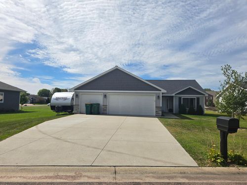124 Kenna Dr, Le Sueur, MN, 56058-2248 | Card Image