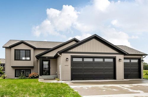 1012 26th Street Loop, Sartell, MN, 56377-4722 | Card Image