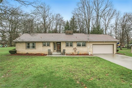 905 Crestwood Dr Ne, Brookfield, OH, 44403-9609 | Card Image