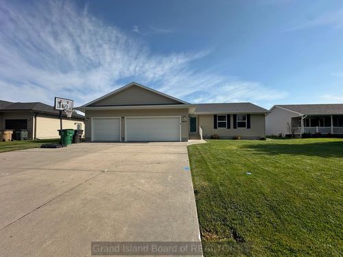 4075 Lillie Dr, Grand Island, NE, 68803-4804 | Card Image
