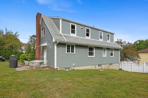 8 Reynolds Pl, Greenwich, CT, 06831-5174 | Card Image