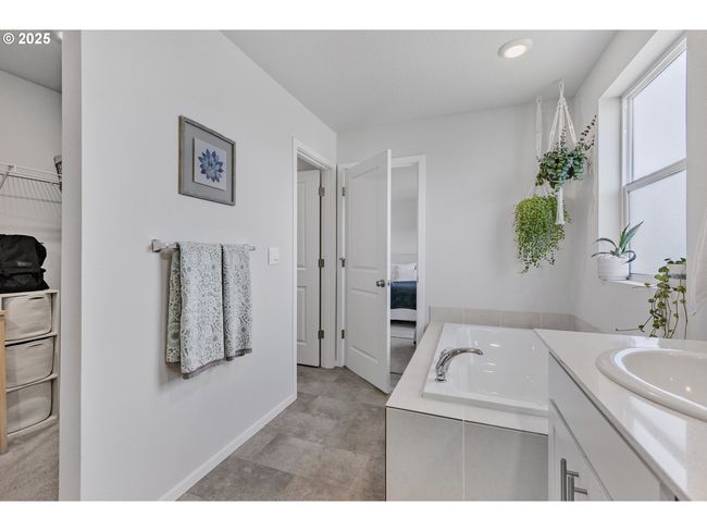 2666 26 Th Loop, House other with 4 bedrooms, 3 bathrooms and 2 parking in Springfield OR | Image 34