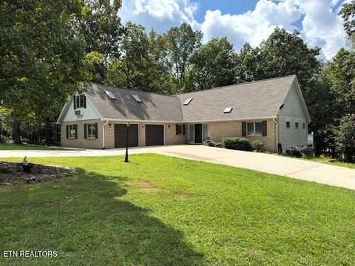 21 Rolling Green Ct, Crossville, TN, 38558-8748 | Card Image