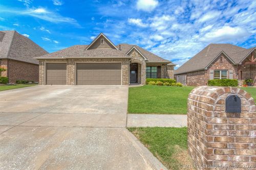 8110 N 77 Eastavenue, Owasso, OK, 74055 | Card Image