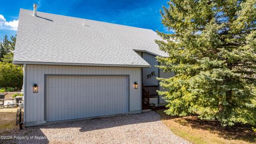 44 E Sunlight Ct, Glenwood Springs, CO, 81601-9526 | Card Image