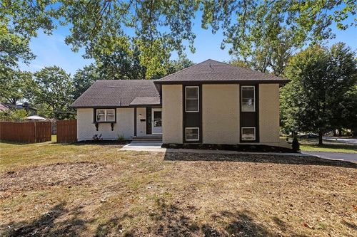 12801 Winchester Ave, Grandview, MO, 64030-2064 | Card Image