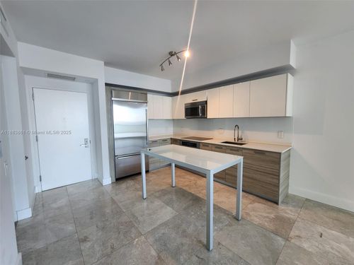 apt-2007-1300 Brickell Bay Dr, Miami, FL, 33131-3390 | Card Image