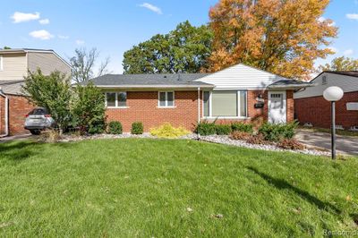 32564 Hazelwood Street, Home with 3 bedrooms, 2 bathrooms and null parking in Westland MI | Image 3